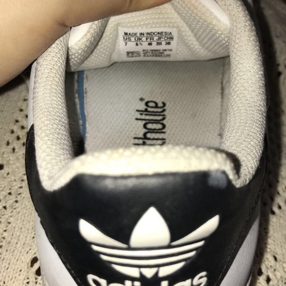 ADIDAS SHOES - Picture 4 of 5